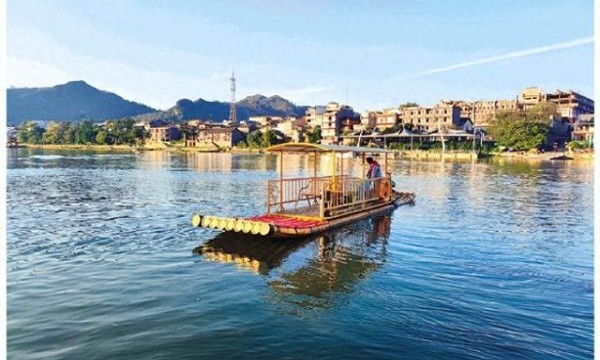 国内首艘甲醇新能源电动竹筏在漓江完成试航